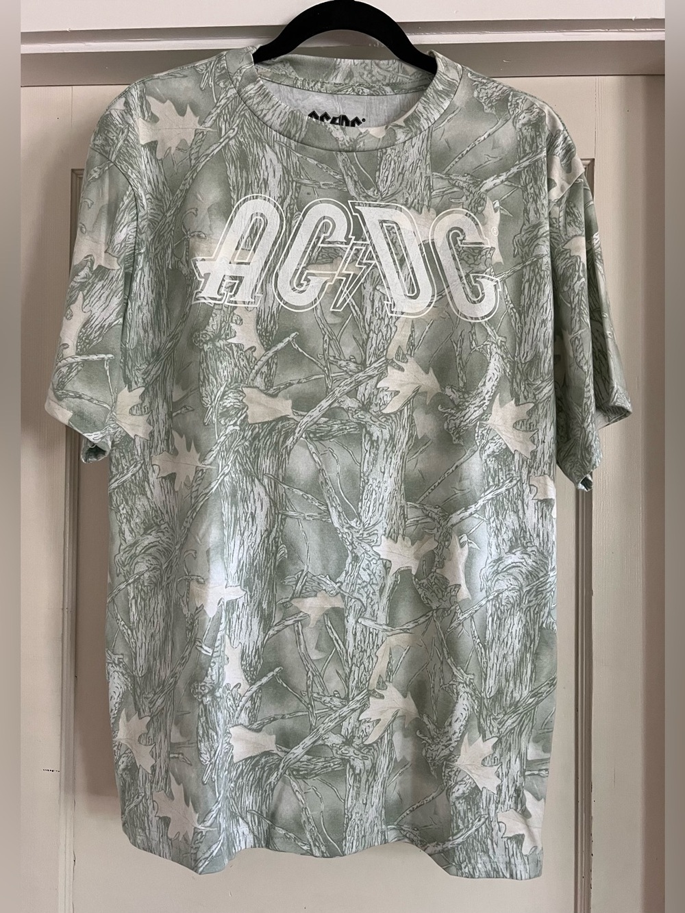 Philcos AC/DC Short Sleeve Graphic Tee with camouflage background. Size M NWT